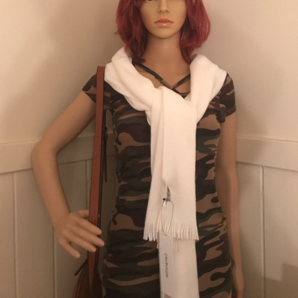 Calvin Klein: NWT White knit fringed scarf